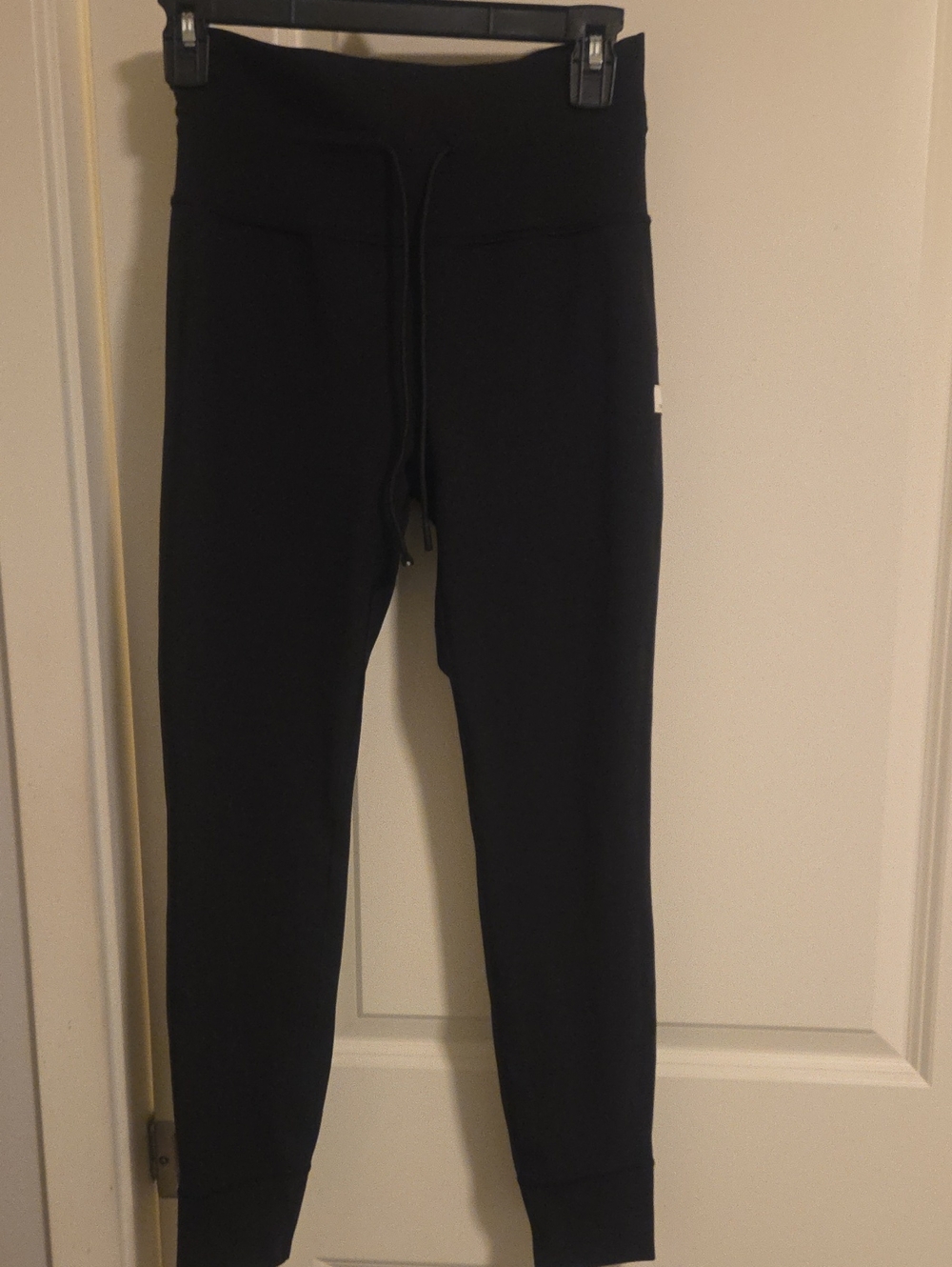 Vuori Women's Black Drawstring Joggers